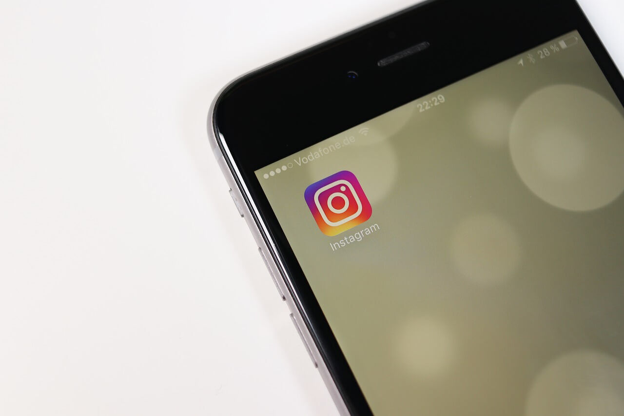 How to Send Instagram Direct Messages on Mobile Phones and PCs